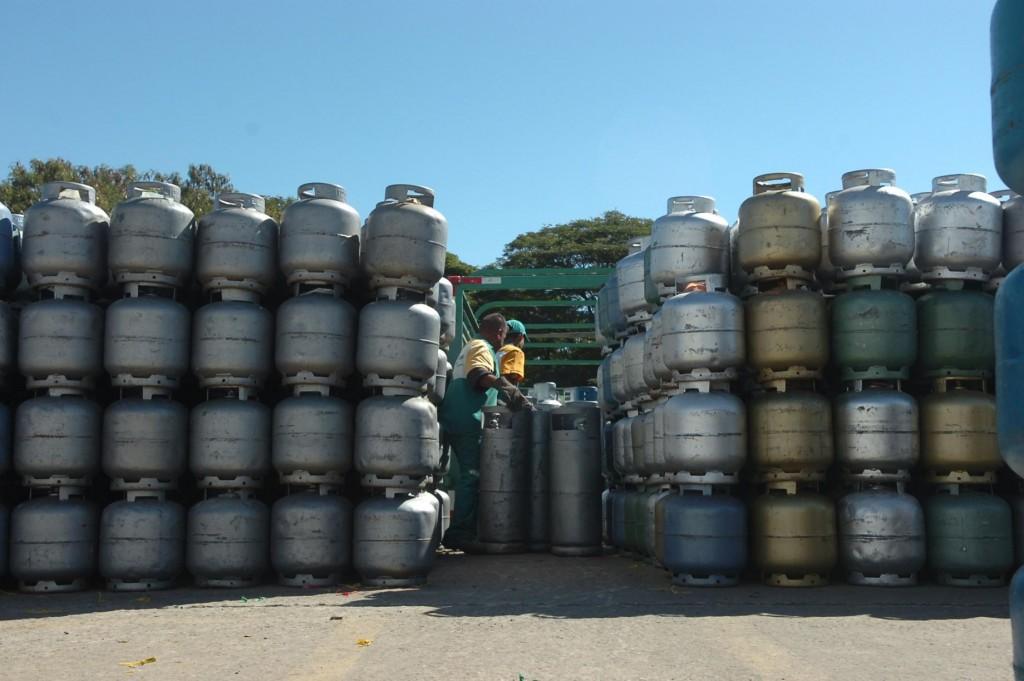 Alta do pre&ccedil;o do produto nas refinarias aumenta a press&atilde;o de custos sobre o G&aacute;s LP para o consumidor fina ( Cedoc/RAC)