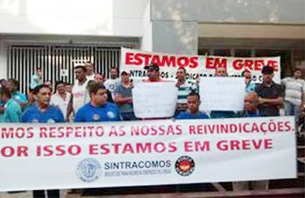 Cerca de 70 oper&aacute;rios ocupam nesta quarta-feira (15) as quatro torres rec&eacute;m constru&iacute;das no bairro Vila Nova, em Santos (Divulgação/ Vespasiano Rocha)
