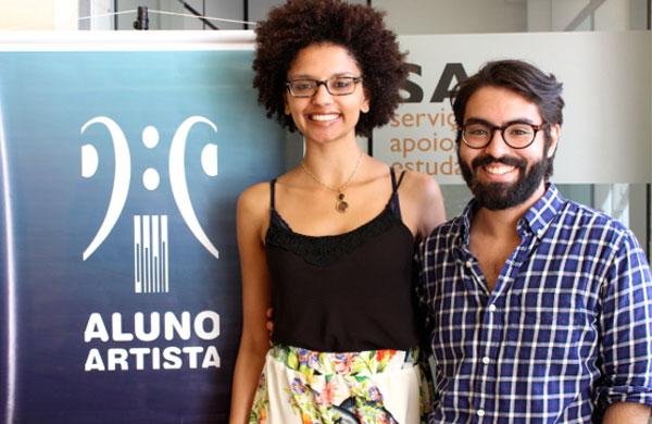 A aluna-artista Priscila Souza de Oliveira e o produtor Pedro de Ara&uacute;jo Nogueira Tinen. (Serviço de Apoio ao Estudante)