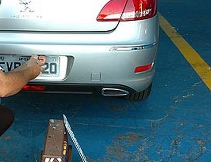Detran aponta as regras corretas para o emplacamento de ve&iacute;culos ( Cedoc/RAC)