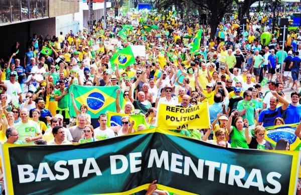 Protestos foram realizados em todo o Pa&iacute;s no dia 15 de mar&ccedil;o e agora est&atilde;o previstos em pelo menos 400 munic&iacute;pios de forma simult&acirc;nea (Cedoc)