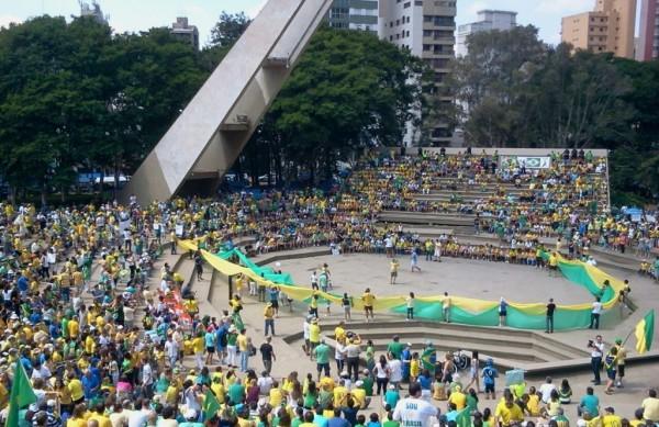 Protesto chega ao Centro de Conviv&ecirc;ncia (Sarah Brito/ AAN)