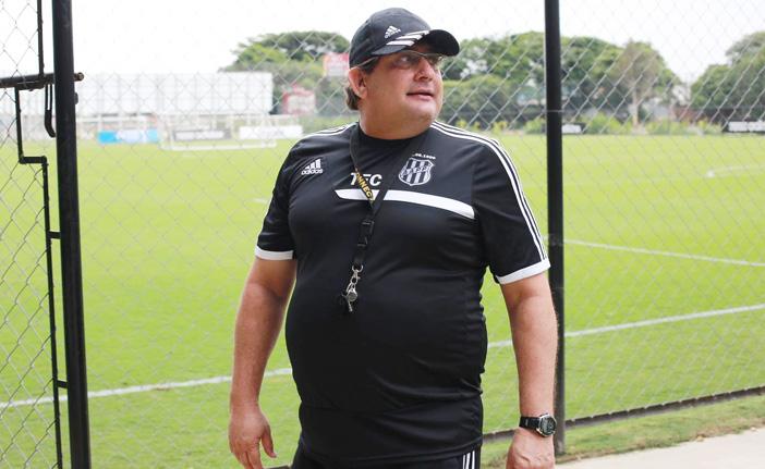 Guto Ferreira: &quot;Posso dizer que a minha equipe vai entrar com 11 jogadores&quot; ( Leandro Ferreira/AAN)