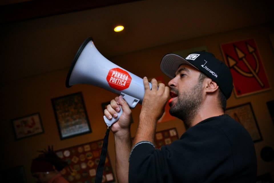 O rapper e poeta Renan Inqu&eacute;rito comanda a' Parada Po&eacute;tica', que ser&aacute; realizada no pr&oacute;ximo dia 22 dentro da programa&ccedil;&atilde;o do Sarau Liter&aacute;rio (Marcio Salata)