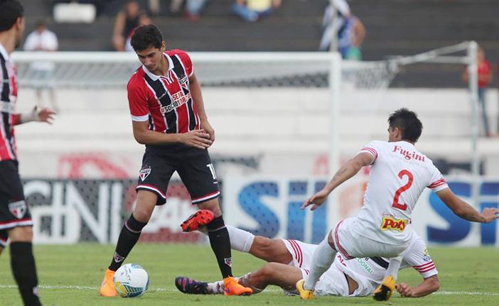 Mais uma vez, Ganso n&atilde;o teve uma boa atua&ccedil;&atilde;o com a camisa do S&atilde;o Paulo (Rubens Chiri/saopaulofc.net)