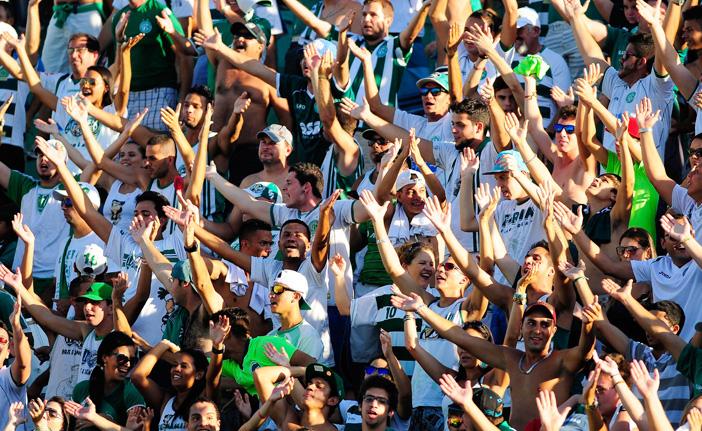 Torcida bugrina d&aacute; seu incentivo ao time (Cedoc/RAC)