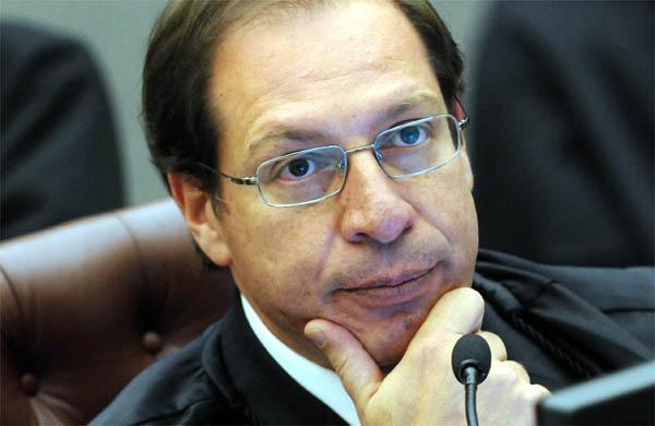 O ministro do Superior Tribunal de Justi&ccedil;a (STJ) Luis Felipe Salom&atilde;o aparece como um dos favoritos para a vaga aberta ap&oacute;s a aposentadoria de Joaquim Barbosa ( Reprodução)