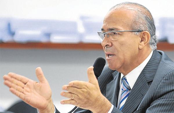 O argumento oficial levado &agrave; petista foi o de que Padilha n&atilde;o p&ocirc;de aceitar por estar com um filho rec&eacute;m-nascido ( Cedoc/RAC)