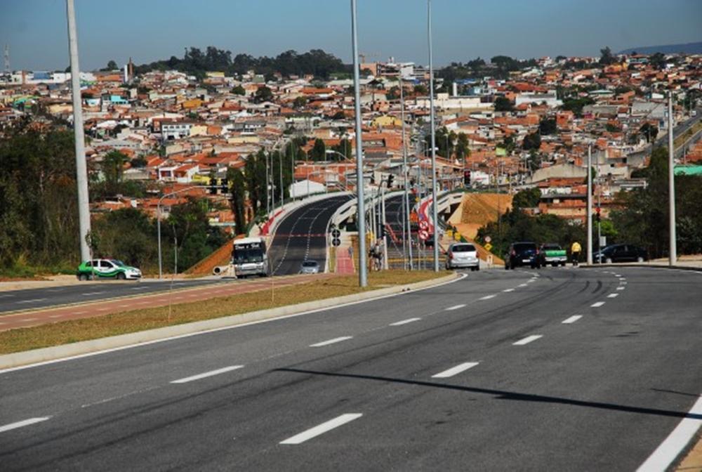Acidente foi na Avenida Ulysses Guimar&atilde;es ( Divulgação)