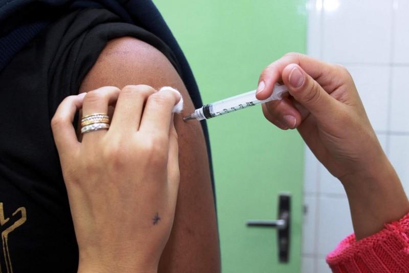 Aplicação da vacina contra a Hepatite B é rápida e indolor (Divulgação)