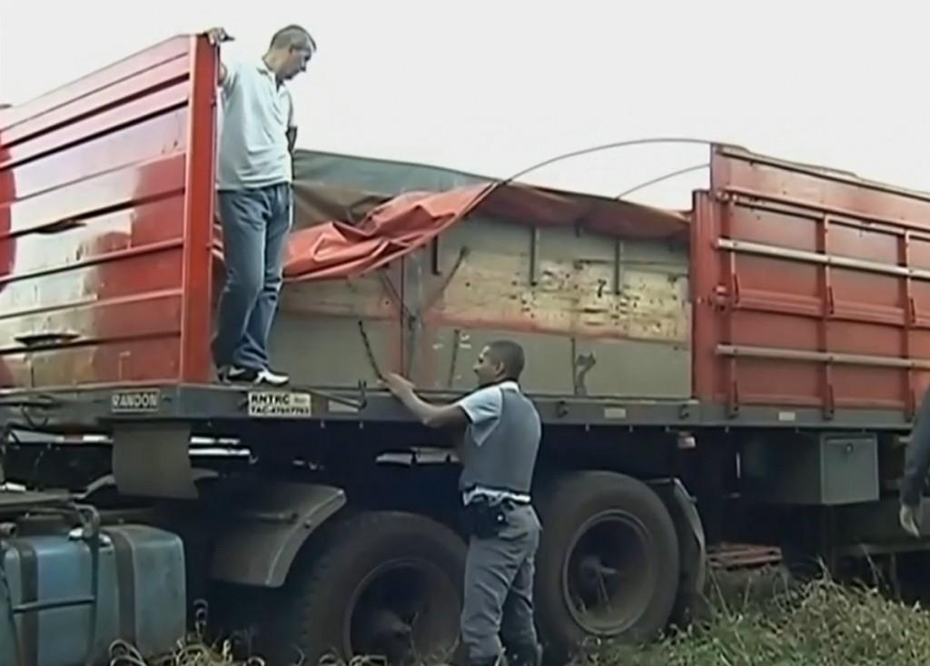 Motorista disse que receberia R$ 10 mil para transportar a droga (Captura de vídeo)