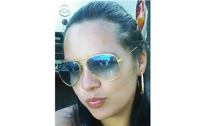 Izabella Gianvechio, de 18 anos, e seus filhos, os g&ecirc;meos de 1 ano e meio, foram assassinados ( Reprodução)