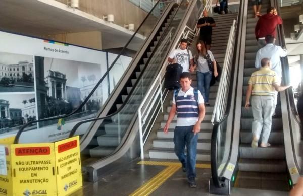 Passageiros que desembarcaram na rodovi&aacute;ria de Campinas foram obrigados a descer com malasr
 (Cecília Polycarpo/ AAN)