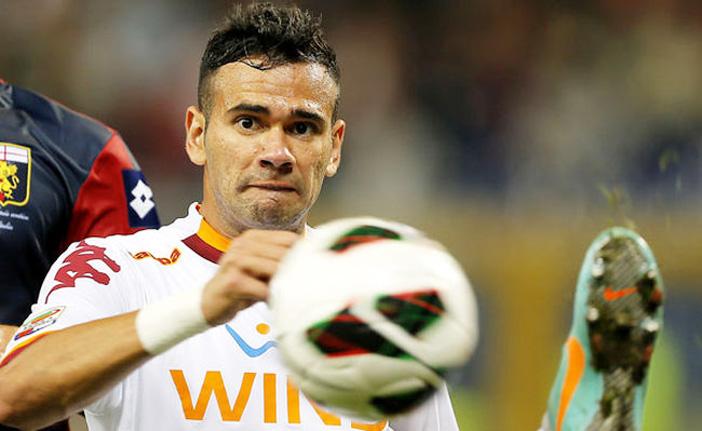 Leandro Cast&aacute;n foi campe&atilde;o da Copa Libertadores de 2012 com o Corinthians pouco antes de se transferir para a Roma (France Press)