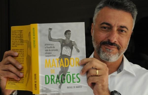 Rafael De Marco e a biografia do medalhista de ouro Joaquim Cruzr
 ( Dominique Torquato/ AAN)