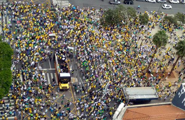 Cerca de 2,5 mil protestam contra o governo em Campinas (Camila Moreira/ AAN)