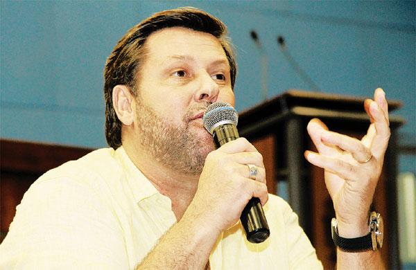 O deputado federal Carlos Sampaio, l&iacute;der do PSDB na C&acirc;mara, no encontro nacional do partido neste s&aacute;bado (14), em Campinas (Camila Moreira/ AAN)