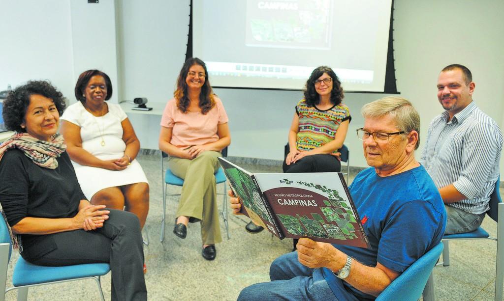 Equipe da Embrapa Monitoramento por Sat&eacute;lite que desenvolveu o GeoAtlas para ser utilizado em salas de aula da rede p&uacute;blica de Campinas ( Dominique Torquato/ AAN)
