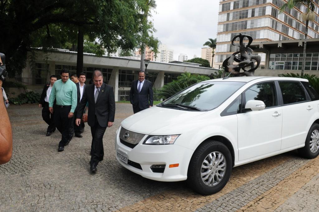 Donizette testar&aacute; carro el&eacute;trico chin&ecirc;s BYD E6 ( Dominique Torquato/ AAN)