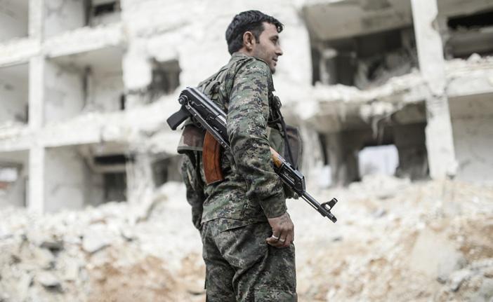Com a ajuda da for&ccedil;a a&eacute;rea americana, combatentes curdos retomaram a cidade de Kobane, que estava sob o dom&iacute;nio do Estado Isl&acirc;mico (France Press)