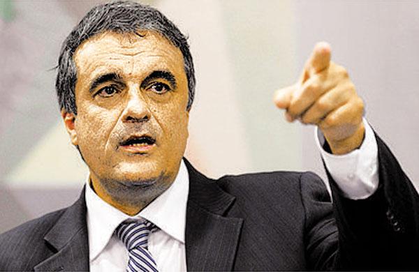 Jos&eacute; Eduardo Cardozo afirmou que Pa&iacute;s n&atilde;o est&aacute; acostumado a ser comando por uma mulheresr

 ( Cedoc/ RAC)