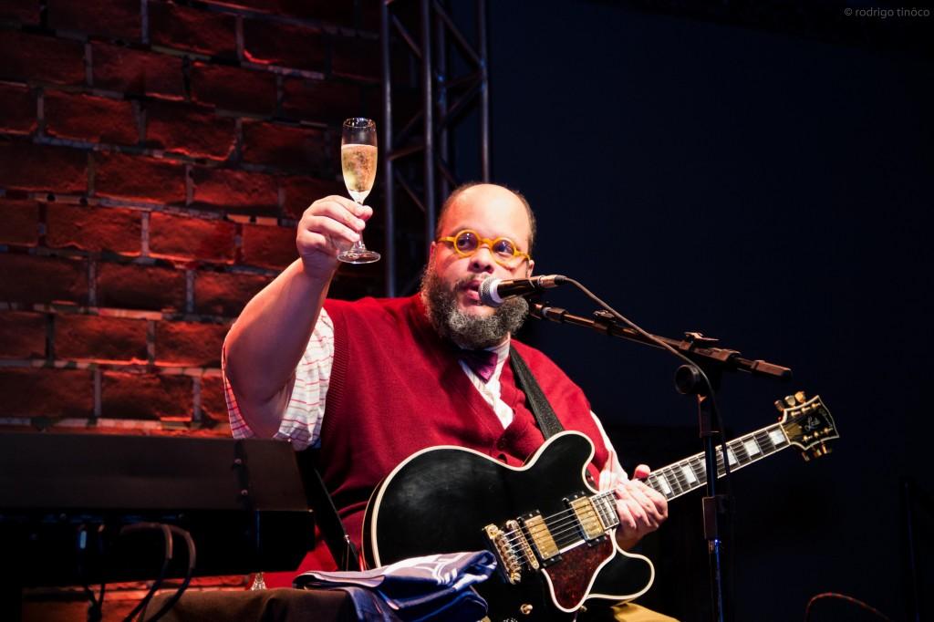 Ed Motta, cantor (Darya Dronelles)