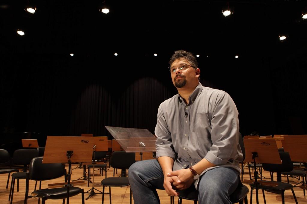 O diretor-art&iacute;stico e maestro titular Victor Hugo Toro ser&aacute; o regente das apresenta&ccedil;&otilde;es do final de semana ( Cedoc/ RAC)