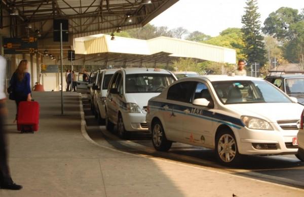 Ponto de t&aacute;xi no Aeroporto Internacional de Viracopos, em Campinas  ( Cedoc/RAC)