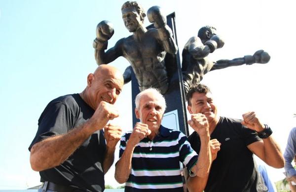 Primeiro campe&atilde;o mundial brasileiro da modalidade, &Eacute;der Jofre comemorava anivers&aacute;rio e n&atilde;o escondia a emo&ccedil;&atilde;o ( Divulgação)