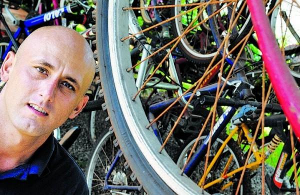 Allan Bruno Souza Camilo investiu R$ 1,5 mil em pe&ccedil;as para sua bicicleta: previs&atilde;o de 21 horas na estrada (Dominique Torquato/AAN)