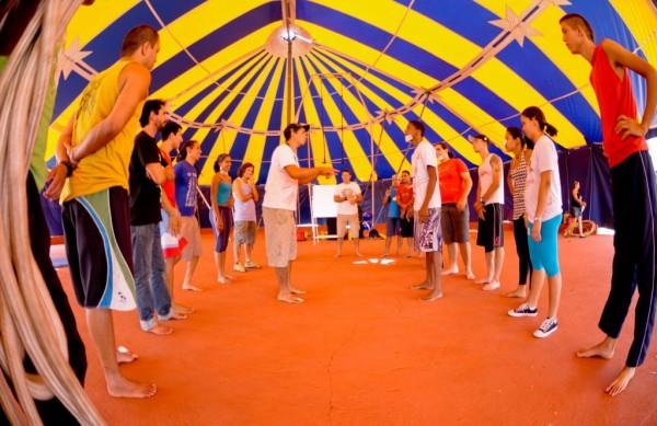 Participantes durante encontro da Rede Circo do Mundo Brasil, que re&uacute;ne especialistas para discutir o vi&eacute;s social das artes circenses r
 ( Divulgação)