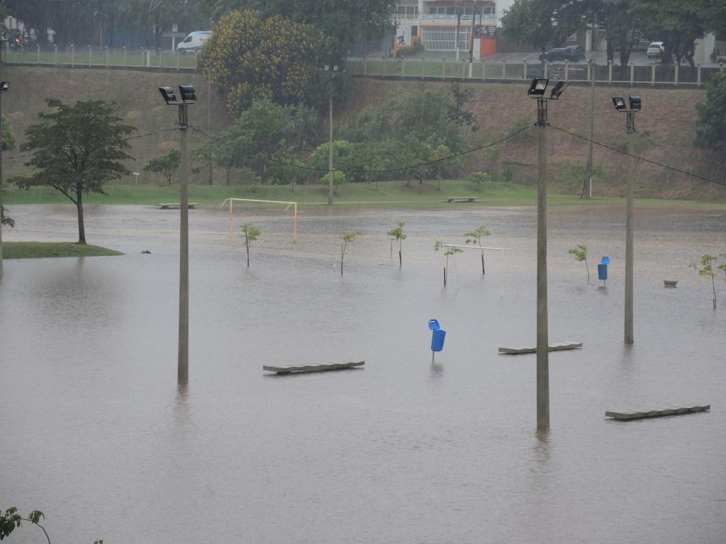 &Aacute;rea do kart&oacute;dromo, no Taquaral, ficou alagada durante a chuva (Paulo Campos/AAN)