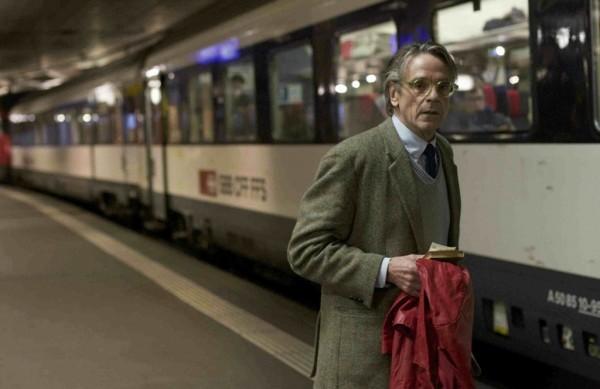 Jeremy Irons em cena do filme 'Trem Noturno para Lisboa', de Bille August ( Divulgação)
