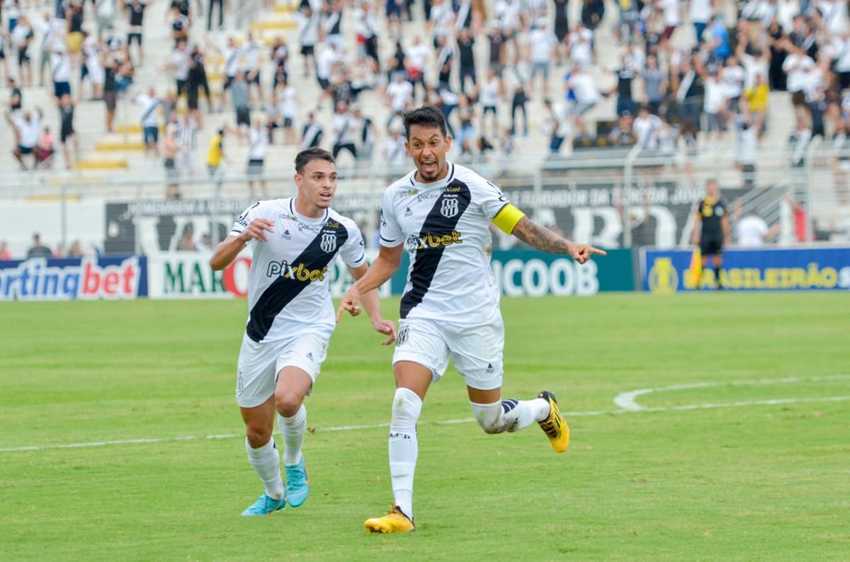O artilheiro e camisa 10, Lucca, decide, e Macaca vence o CRB, e se reabilita no Moisés Lucarelli, neste sábado (Álvaro Jr./PontePress)