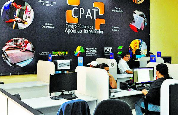 No Cpat de Campinas, aumentou o n&uacute;mero de pessoas atr&aacute;s de uma vaga ( César Rodrigues/ AAN)
