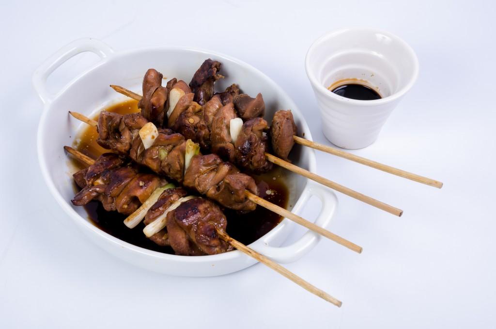 Yakitori (espetinhos de frango ao estilo japonês)