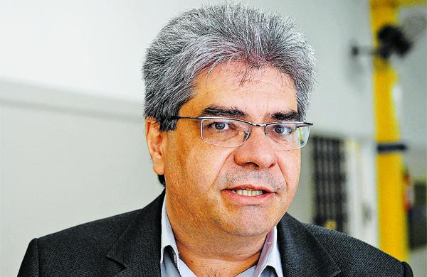 O diretor regional de ensino, F&aacute;bio Negreiros, destacou o empenho de todos na busca pelo avan&ccedil;o no Idesp ( Antonio Trivelin/ Gazeta de Piracicaba )