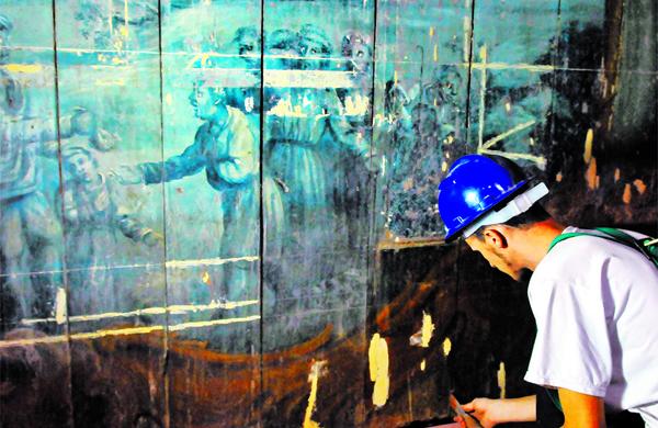 Obras que remontam &agrave; &eacute;poca de funda&ccedil;&atilde;o do templo &quot;apareceram&quot; atr&aacute;s de camadas de tinta e telas ( César Rodrigues/ AAN)