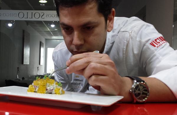 Diego Gallegos no Sollo, restaurante com apenas 20 lugares que mant&eacute;m em M&aacute;laga desde 2013: especialidade &eacute; o caviar, retirado do esturj&atilde;o ( Divulgação)