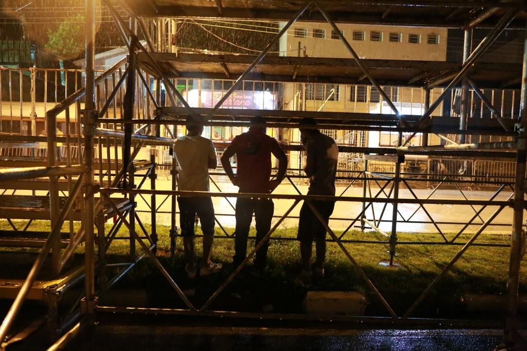 Em Valinhos, as escolas Le&atilde;o da Vila e Arco-&Iacute;ris n&atilde;o sa&iacute;ram da concentra&ccedil;&atilde;o para percorrerem os 300 metros da avenida Doutor Altino Gouveia ( Leandro Ferreira/ AAN)