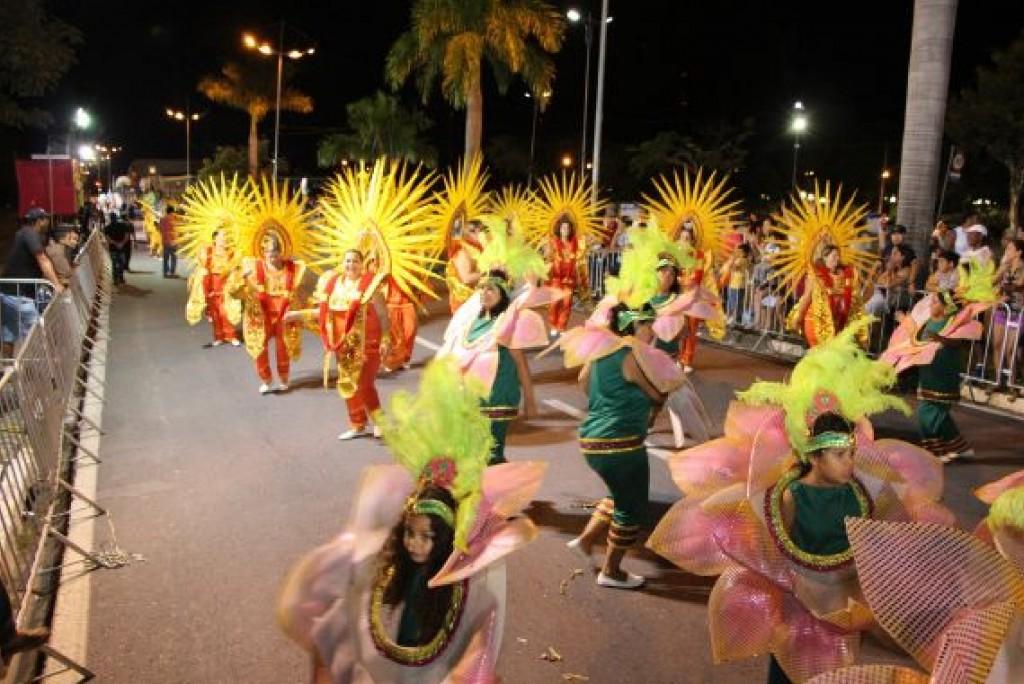 Escolas de Sorocaba encerraram os desfile no domingo &agrave; noite (Divugalção)