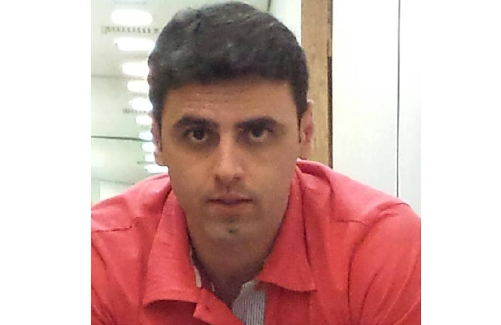 Mabson Jos&eacute; Dechechi foi achado por vigia debru&ccedil;ado sobre o volante ( Reprodução)
