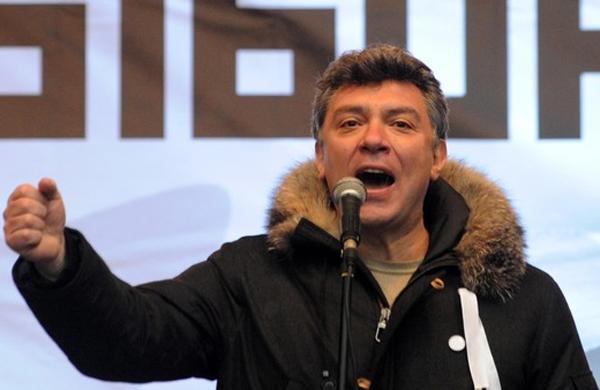 A pol&iacute;cia informou que v&aacute;rias pessoas testemunharam o assassinato de Boris Nemtsov (France Press)