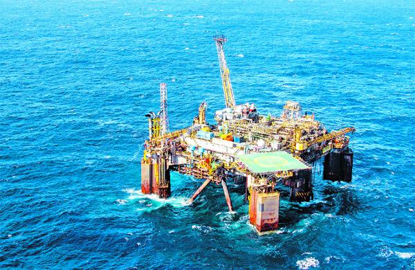 Plataforma da Petrobras: decis&atilde;o da Moody?s signfica mais dificuldades para conseguir empr&eacute;stimos e atrair novos investidores no Exterior ( Cedoc/ RAC)