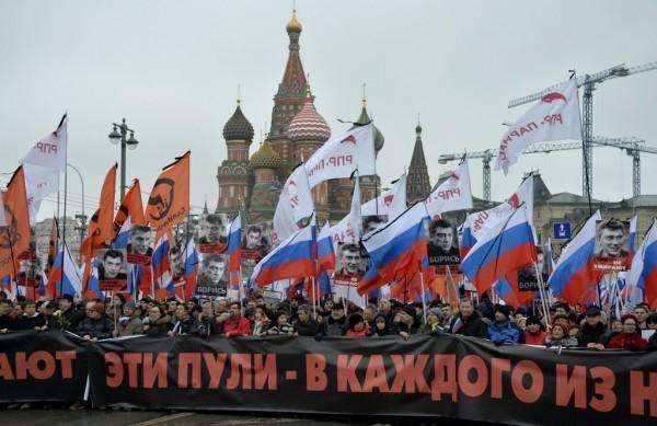 Russos v&atilde;o &aacute;s ruas para protestar contra a morte de l&iacute;der opositor a Putin (France Press )