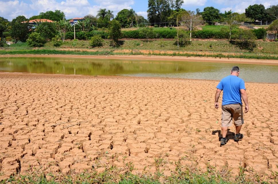 Lagoa Cambar&aacute;, no Country Club, Valinhos est&aacute; secando (Elcio Alves/ AAN)