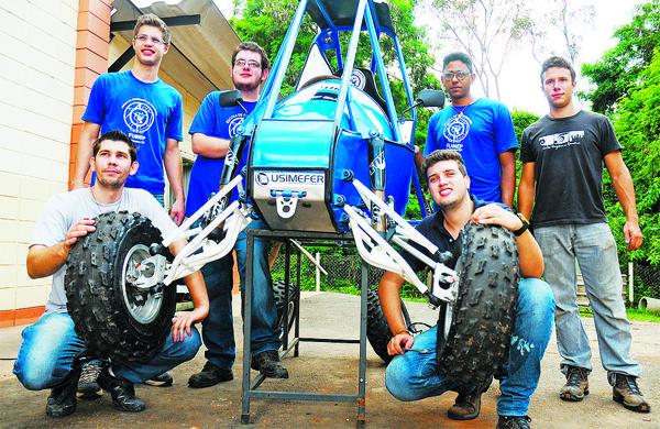 Equipe da EEP apresenta o prot&oacute;tipo off-road: ?Design funcional e arrojado para um desempenho melhor? ( Del Rodrigues/ AAN)