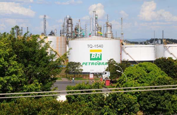 Vista parcial da Refinaria de Paul&iacute;nia (Replan): citada em dela&ccedil;&atilde;o (Elcio Alves/ AAN)