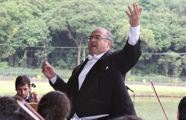 Concerto sob a reg&ecirc;ncia do maestro Agenor Ribeiro Netto durante apresenta&ccedil;&atilde;o da Jazz Sinf&ocirc;nica ( Divulgação)