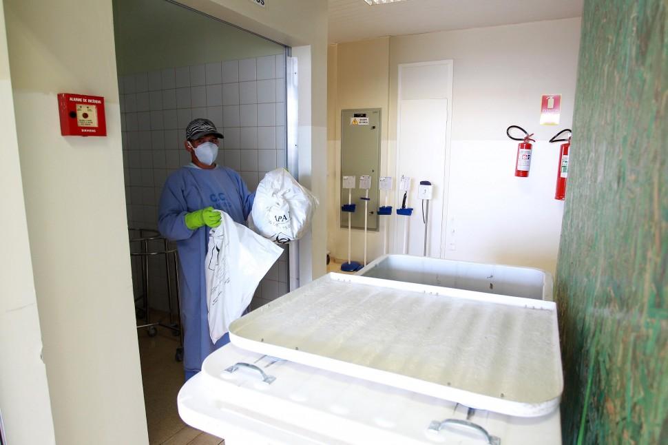 Retirada, lixo hospitalar, Hospital Municipal Dr. M&aacute;rio Gatti ( Cedoc/RAC)